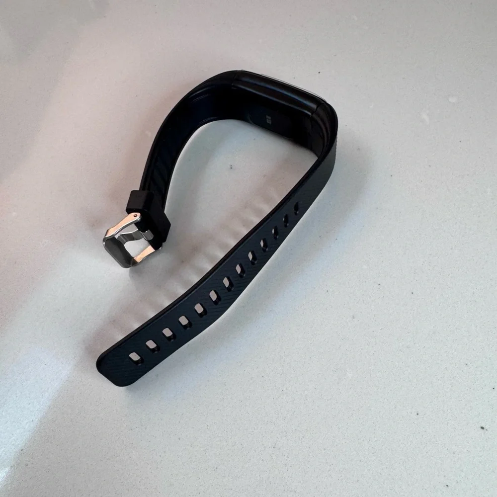 Smart Fitness Tracker – Black (New w/ Protective Film)